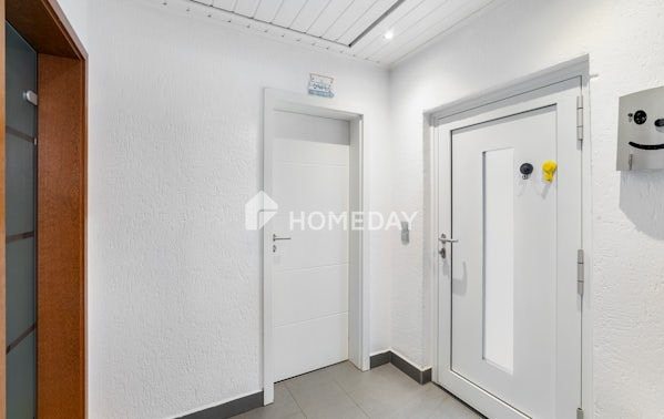 Charmante Doppelhaushälfte mit Garten, Garage und vielseitigen Nutzungsmöglichkeiten