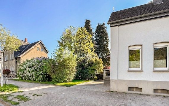 Ein Zuhause zum Wohlfühlen – Historische Doppelhaushälfte mit viel Grün