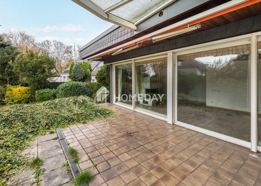 Großzügiges Einfamilienhaus mit Kaminzimmer & Garten – Wohnen in idealer Lage