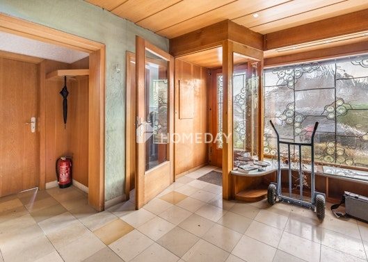 Großzügiges Einfamilienhaus mit Kaminzimmer & Garten – Wohnen in idealer Lage