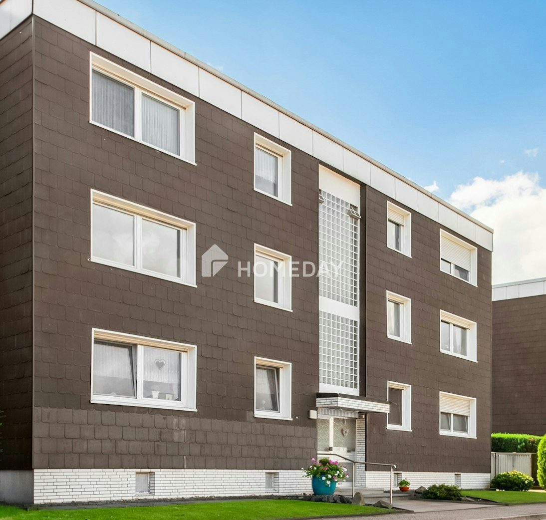 Erbbaurecht: Gut geschnittene 3- Zimmer-Wohnung mit Loggia in ruhiger Lage