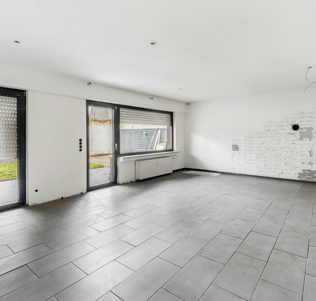 Lichtdurchflutete Dreizimmerwohnung mit Garten, Terrasse und Stellplatz in ruhiger Lage