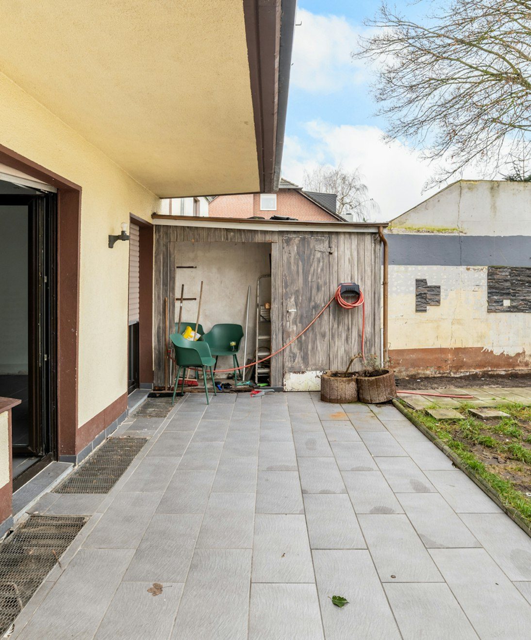 Lichtdurchflutete Dreizimmerwohnung mit Garten, Terrasse und Stellplatz in ruhiger Lage