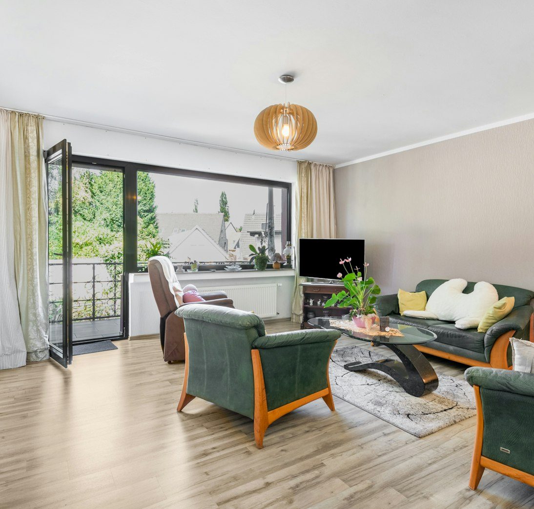 Helle und großzügige Zweizimmerwohnung mit Balkon und Stellplatz
