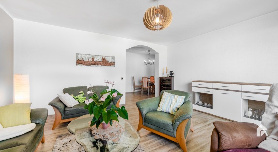 Helle und großzügige Zweizimmerwohnung mit Balkon und Stellplatz