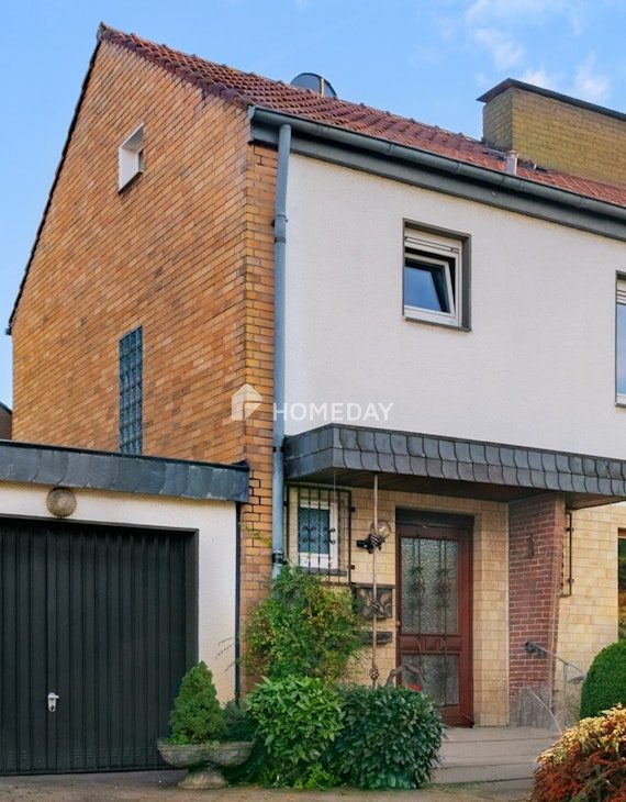 Charmante Doppelhaushälfte mit Potenzial – ruhige Lage, Gartenidylle und viel Gestaltungsspielraum