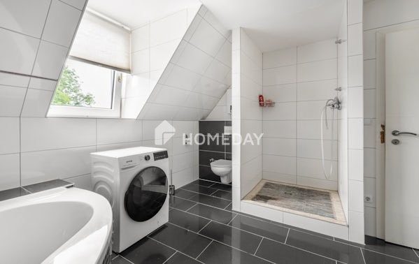 Perfekt für Familien – Großzügige Maisonette mit vier Zimmern, Tageslichtbad und Garten