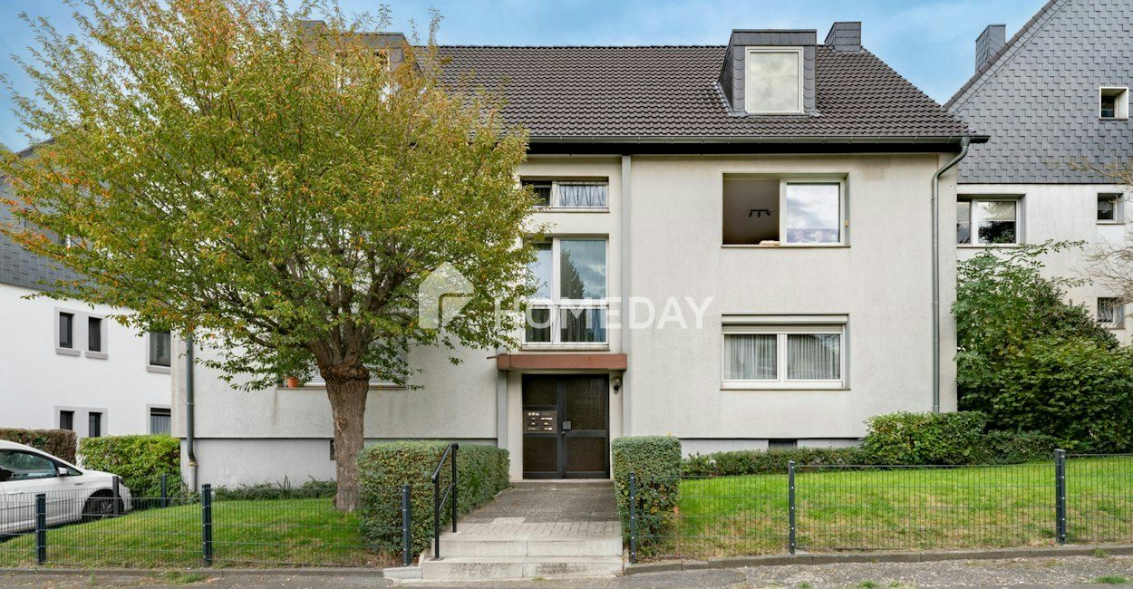 Behagliches Wohnen unter dem Dach – hell geschnittene Zwei-Zimmer-Wohnung mit EBK in gepflegter Lage