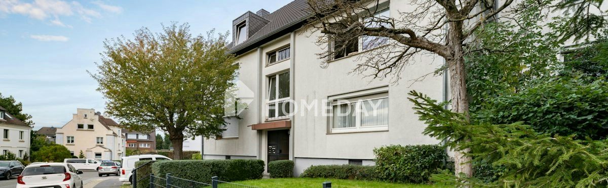 Behagliches Wohnen unter dem Dach – hell geschnittene Zwei-Zimmer-Wohnung mit EBK in gepflegter Lage